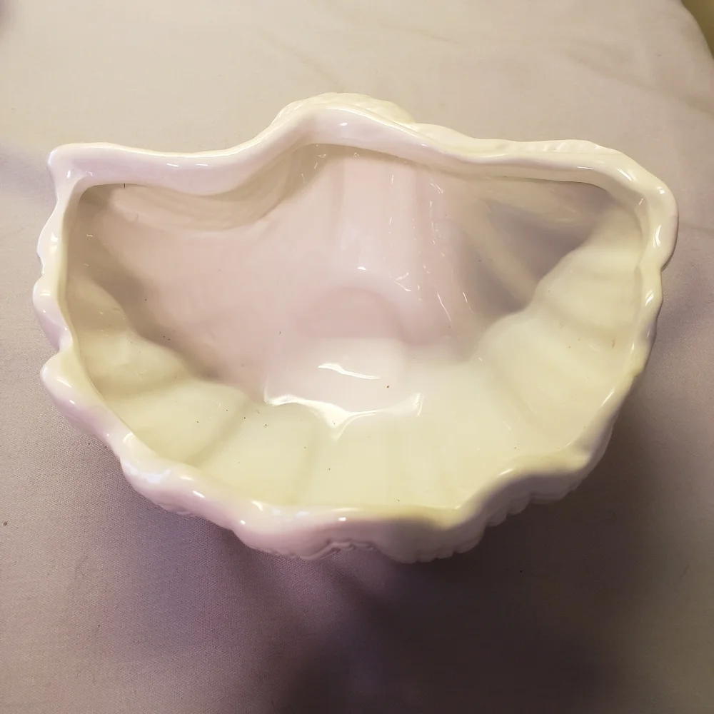 Vtg  White Ceramic Shell Great For Bathroom Sponge